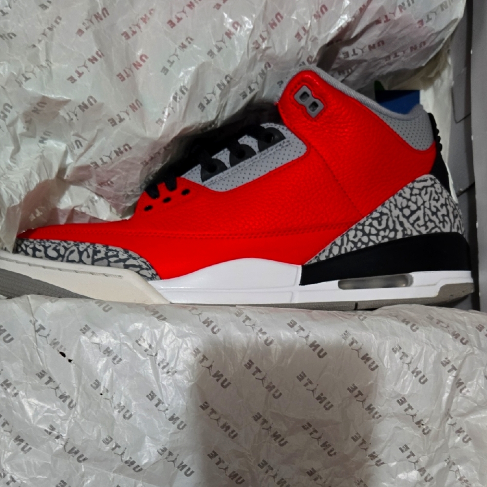 Air JORDAN 3 RETRO SE CHICAGO UNITE SIZE 13 MENS BLACK Red and Gray Sneakers